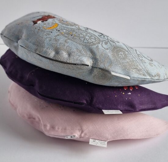 GRIĶU SPILVENS-"MĒNESTIŅŠ MAZAIS "  19 X 40 CM