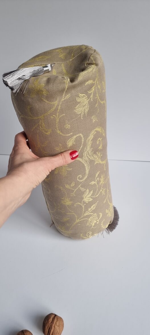 #2  LRULL BEZU*   PELĒKS AR GAIŠIEM DZELTENĪGIEM RAKSTIEM, AR PUŠĶIEM 40X15 CM