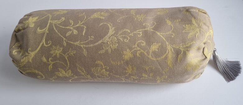 #2  LRULL BEZU*   PELĒKS AR GAIŠIEM DZELTENĪGIEM RAKSTIEM, AR PUŠĶIEM 40X15 CM