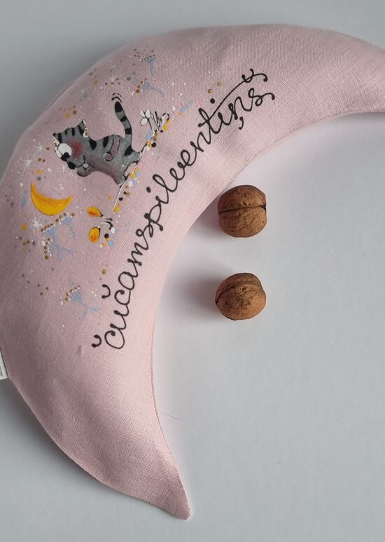 GRIĶU SPILVENS MĒNESTIŅŠ MAZAIS 1  "ČUČAMSPILVENTIŅŠ" AR KAĶI RŌZĀ 19X40CM 