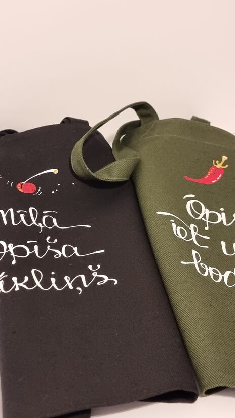 IEPIRKUMU TAŠIŅA  3  MĪĻĀ OPĪŠA TĪKLIŅŠ MELNS BIEZA AUDUMA